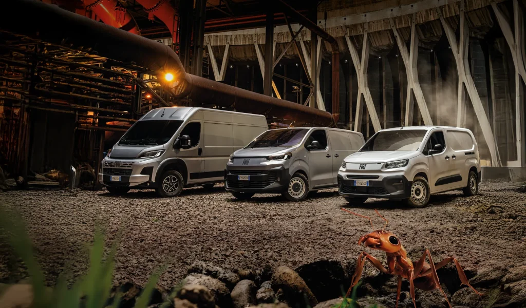 Gamma Fiat Professional in cantiere con una formica laboriosa